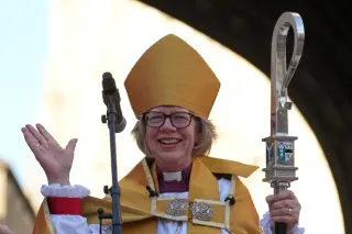 Anglican Leader Supports Papal Push for Middle East Peace