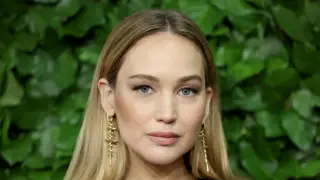 Jennifer Lawrence Confirms Past Breast Surgery and Future Facelift Plans in Mes Brand Interview