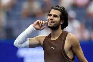 Alcaraz Returns at US Open, Extends Grand Slam Streak to 15