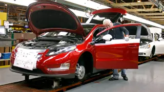 GM Confirms Hybrid Push Amid EV Slump, Targets 2027 Launch