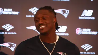 A.J. Brown embraces a versatile role as he settles into the Patriots system, Vrabel says