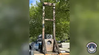 Judge frees man accused of transporting guillotine to Supreme Court