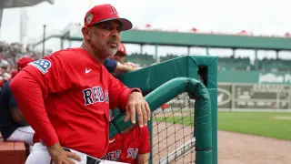 Cora Poised for Quick Return as MLB Manager Market Heats Up
