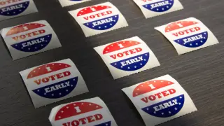 Klobuchar Leads DFL as GOP Field Grows in Minnesota Governor Primary
