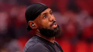 LeBron Eyes a Contender’s Pinnacle on His Own Timeline