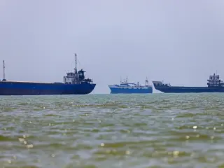 UN Launches Evacuation of 11,000 Sailors Stranded in Hormuz Strait