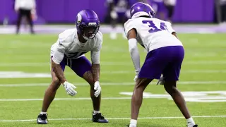Vikings Minicamp Day 3: Helmets Off, Young Playmakers Step Up
