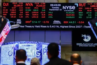 Record Nasdaq Hides 1999-Style Breadth Warning as Tech Dispersion Widens