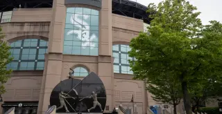 White Sox erupt in 17-1 blowout over Royals, fans urged to switch off