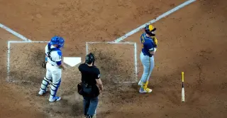Bauers' 11-Pitch Homer Caps Brewers' 6-2 Win, Securing 3-0 NLCS Lead