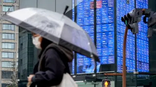 Korean Tech Slide Drags Asia Markets Lower as Wall Street Rotates Away from Semiconductors