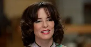 Parker Posey Reflects on Career Arc, From 'Queen of the Indies' to 'The Mob' Host
