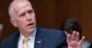 Tillis backs Warsh for Fed chair as DOJ closes probe into the Fed
