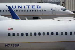 United tests empty middle seat as premium perk on select flights