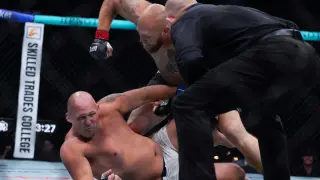 Uppercut sends Hines airborne as Harris shines in UFC debut