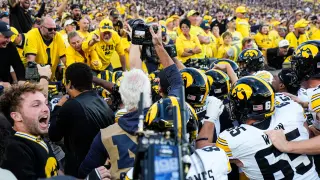 Iowa Stuns Michigan 20-19 with Walk-Off Touchdown in Big Ten Opener