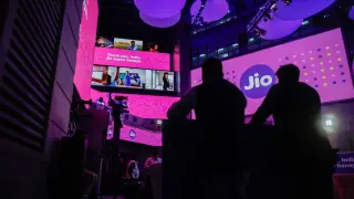 Jio Platforms Debuts with Record $3.2B Raise, Surging 21% on First Day