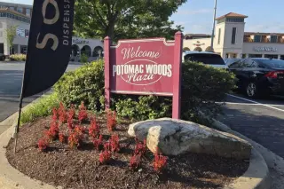 Authorities pursue suspect after Potomac Woods Plaza fatal shooting