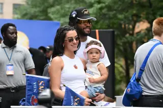 Brunson Turns Knicks Parade Into a Family Victory Lap