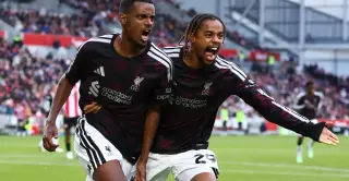 Isak and Wirtz Lead Liverpool’s Gritty Comeback Against Red-Carded Brentford