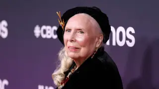 Joni Mitchell Sworn In as U.S. Citizen After 62 Years