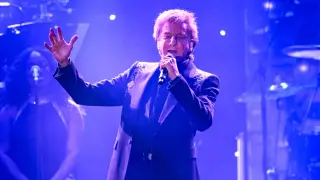 Barry Manilow Ends Vegas Residency Early After Bronchitis Flare-Up