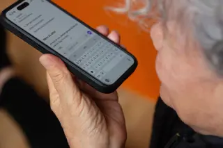 Research Links Heavy Screen Use and AI Adoption to Cognitive Decline in Older Adults