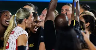 Nebraska volleyball seniors thank Husker fans after Wrigley Field stoppage