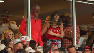 Taylor Swift Cheers Kelce's TD Ring-Spotlight at Chiefs Game