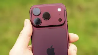iPhone 18 Pro Max Launch Marred by Connectivity Failures, Speaker Glitches, and Cosmetic Wear