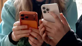 From On/Off to Precision Light: iPhone and Samsung Flashlight Hacks