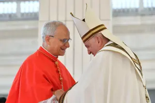 Francis Calls Prevost 'a Saint' in Memoir, Revealing a Humble Pontiff