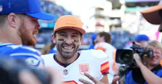 Seahawks weigh Sam Darnold extension as Mayfield market shifts QB salaries