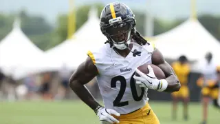 Packers add Kaleb Johnson in Steelers trade to bolster backfield amid Jacobs' legal woes