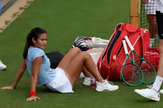 Raducanu withdraws from Wimbledon hours before opening match due to stress fracture