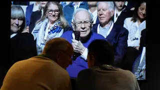 Buffett calls Gates-Epstein link distasteful, says he’s made similar mistakes before