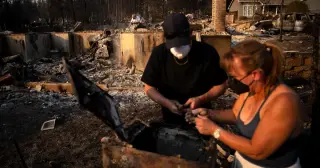 Spokane wildfire victims begin long road to recovery as containment grows