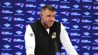 Patriots stage covert Vrabel media session to curb tough questions