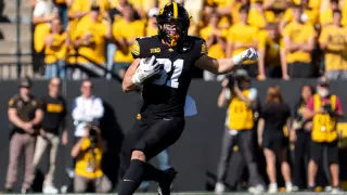 Iowa's Friday Night Challenge: Vonnahme's Return and Hecklinski's Debut in Seattle