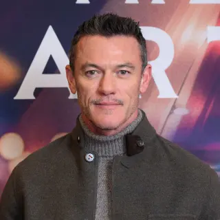 Luke Evans Reveals Tim Curry’s Final Struggles and Lasting Rocky Horror Legacy
