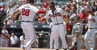 Braves ride NL East gauntlet to a 2-1 weekend vs Phillies