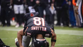 Caleb Williams injures hamstring on non-contact play as Bears fall 9-3 to Vikings