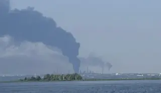 Drones Strike Russian Refineries, Fire Rages at Syzran and Ilsky