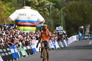 Marianne Vos Claims Fifth Gravel World Title as Klöser Crashes on Muddy Nannup Course