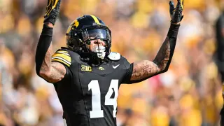 Iowa Opens 2026 Season With 40-0 Shutout, Moulton's 183-Yard Explosion