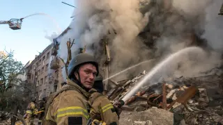 Lavrov warns Americans to flee Kyiv as Russia vows strikes