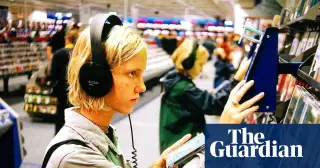 CDs Resurge as Listeners Reject Algorithmic Fatigue and Seek Tangible Music