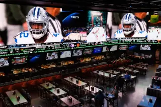 DraftKings closes Wrigley Field retail sportsbook, bets shift online