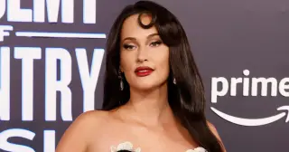 Kacey Musgraves Triggers MAGA Backlash With Onstage Immigrant Aid Plea