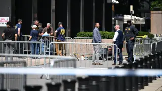 Anti-ICE activist triggers fireworks outside NYC immigration court, brandishes airsoft rifles